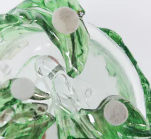 Ciel van Dooren - Studio de Oude Horn / Fraaie grote glazen schenkkan met bladmotief kopen? Bied vanaf 150!