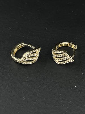 Buy 14kt gouden oorbellen met simulant diamant, 2,13 gr? Bid from 75!