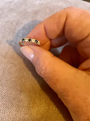 Gouden ring met briljante en saffier kopen? Bied vanaf 75!