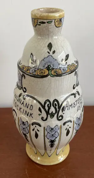 Faience- en Tegelfabriek Holland-Utrecht - Aardewerk Jenever of likeurkruikje "Wynand Fockink Amsterdam 1679" kopen? Bied vanaf 55!