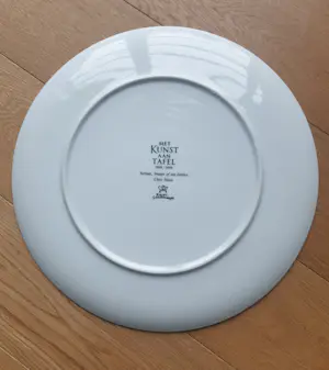 Arman - Porseleinen bord (Royal Goedewaagen)- Image of tea kettles - Diameter32 cm kopen? Bied vanaf 50!