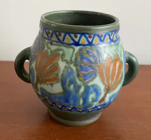 Plateelbakkerij Zuid-Holland - Platelen vaasje decor Crocus kopen? Bied vanaf 25!