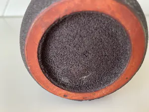 Niet of onleesbaar gesigneerd - Vintage aardewerk vaasje met druipglazuur kopen? Bied vanaf 1!