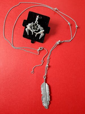 Curiosa - Keting met hanger en oorbelen kopen? Bied vanaf 1!