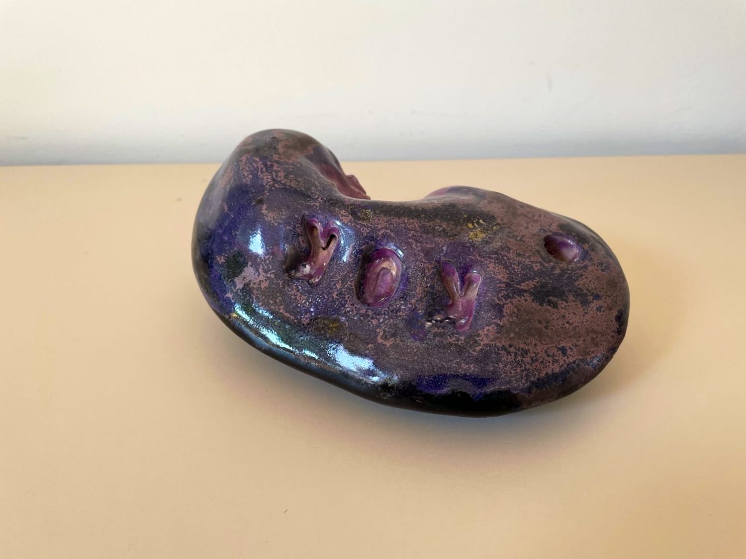 Niet of onleesbaar gesigneerd - Kunstaardewerken object uitgevoerd in paars glazuur kopen? Bied vanaf 1!