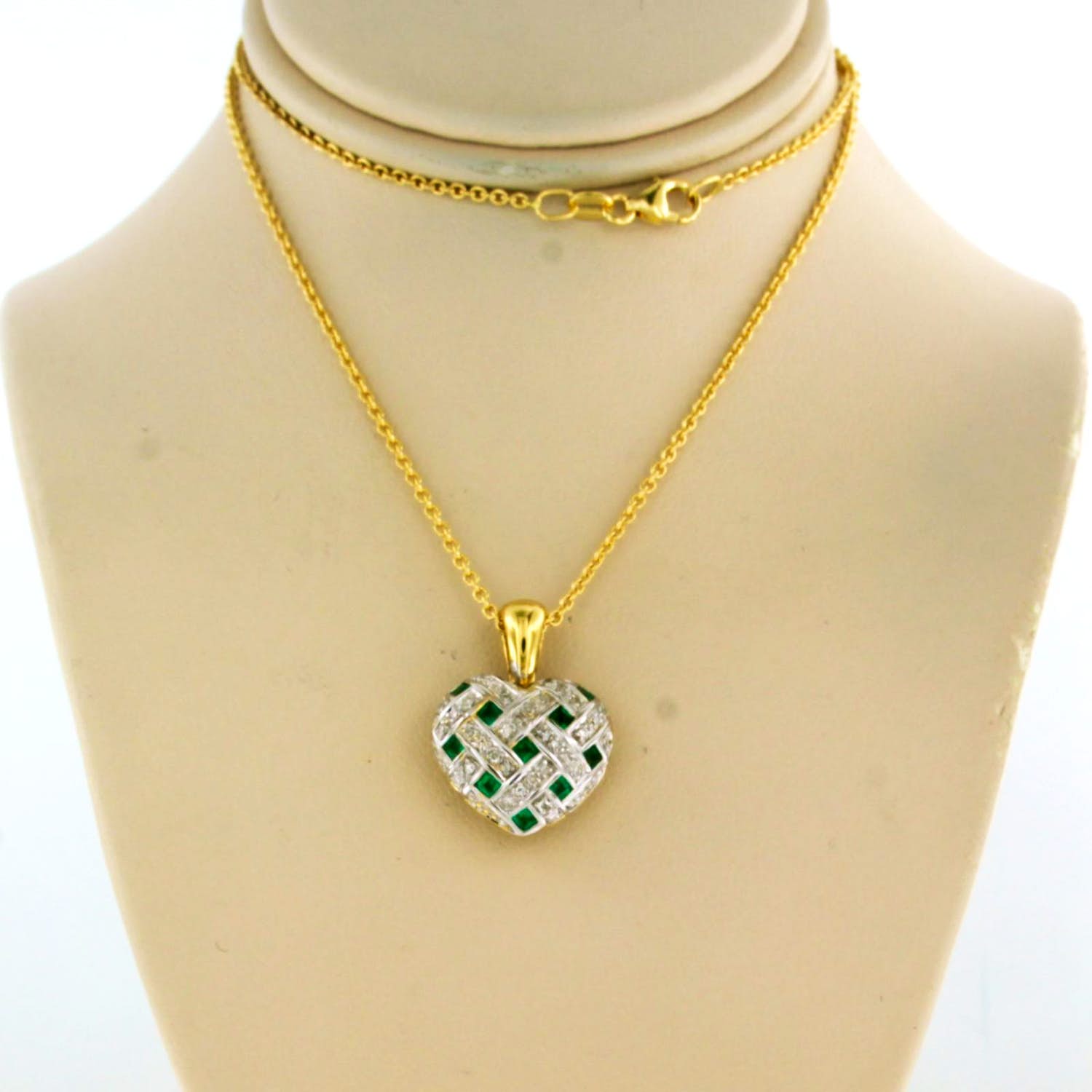 18k gouden collier met gouden hart hanger bezet met smaragd en diamanten kopen? Bied vanaf 575!