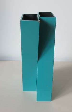Dick van der Meijden - Twee dubbele geometrische Turqoise aluminium design vazen kopen? Bied vanaf 85!