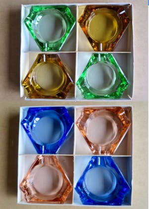 Niet of onleesbaar gesigneerd - Set decoratieve gekleurd glazen Asbakjes - 60-er jaren kopen? Bied vanaf 1!