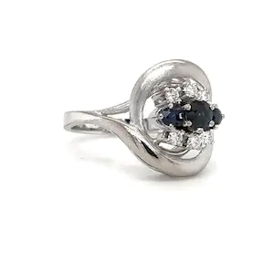 Hochwertiger Vintagering in 14 Karat Weißgold mit feinen Saphiren und Brillanten kopen? Bied vanaf 499!