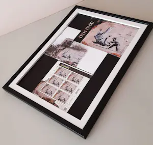 Banksy - Banksy (1974) - FCK PTN! Banksy ingelijst - Complete set kopen? Bied vanaf 120!