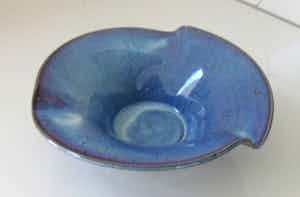 Ed Meissenberg - Studio Keramische schaal met blauw en lila stroomglazuur verkocht voor € 25!