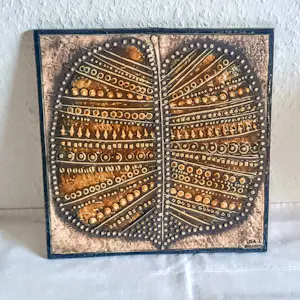 Lisa Larson - Wandfliese Keramik mit Blattmotiv 60er/70er Jahre für Gustavsberg kopen? Bied vanaf 160!