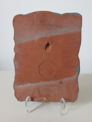 Wim Harzing - Blauwe geglazuurde aardewerken Patronaatstegel uitgevoerd bij de Russel Tiglia kopen? Bied vanaf 28!