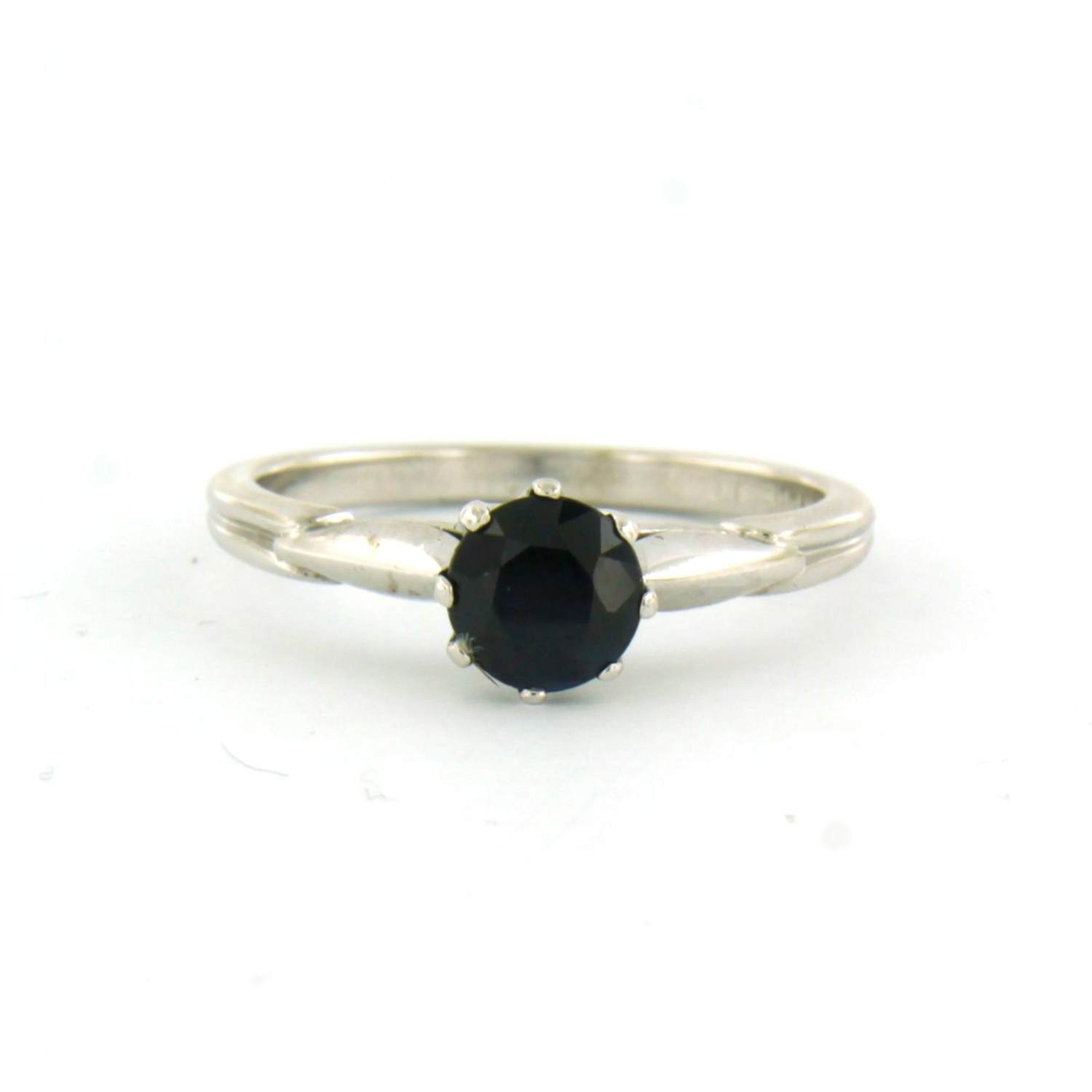14k wit gouden solitair ring bezet met saffier tot. 0.70ct – 2.4 gram kopen? Bied vanaf 220!