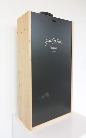 Jan Sierhuis - Houten beschilderde sculptuur, Figuur (in houten kist) kopen? Bied vanaf 250!