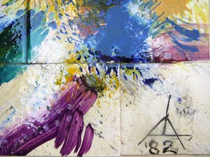 Niet of onleesbaar gesigneerd - Keramisch tegeltableau 'Bloemenweelde' -1982- kopen? Bied vanaf 10!