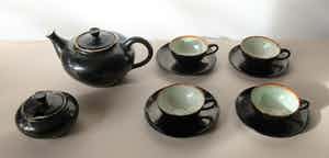 Niet of onleesbaar gesigneerd - Art deco Potterie Theeserviesje verkocht voor € 1!