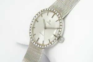 Vintage sixties Omega 18 Krt witgoud & diamant "buddy Holly" horloge - 40 brilj. kopen? Bied vanaf 1760!