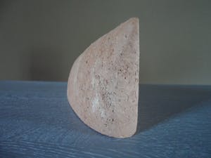 Antoinette van Brussel - Stèle ruwe keramiek gesigneerd buitenkant kopen? Bied vanaf 15!