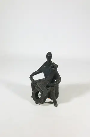 M.A.J. Neger - Gipsen beeld, Celliste kopen? Bied vanaf 1!