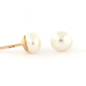 18k rosé gouden oorknoppen bezet met parel -1.6 gram kopen? Bied vanaf 220!