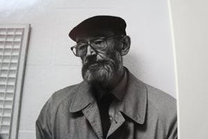 Truus Nienhuis - Jan Schoonhoven naast een van kunstwerken kopen? Bied vanaf 100!