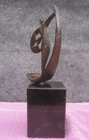 Bernadette Leijdekkers - Abstract bronzen beeld kopen? Bied vanaf 45!
