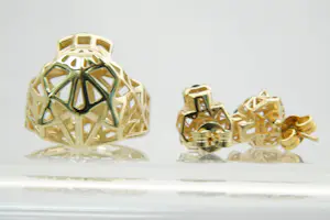 80 - Aparte opengewerkte 18krt geelgouden SET van panter ring en oorstekers kopen? Bied vanaf 400!