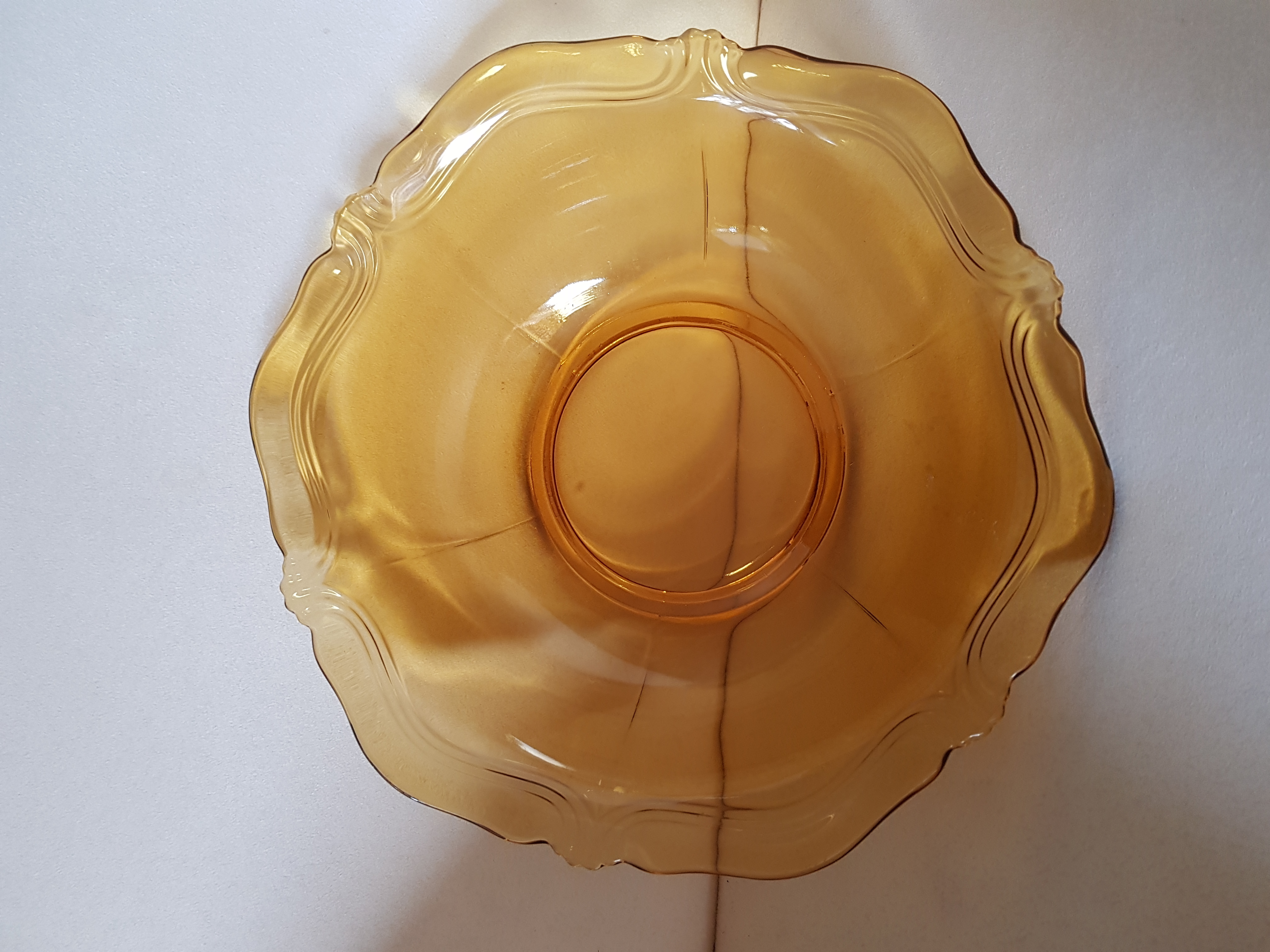 Niet of onleesbaar gesigneerd - Geel Pers Glas kopen? Bied vanaf 1!