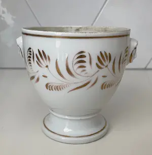 Niet of onleesbaar gesigneerd - Antieke 19e eeuwse porseleinen Koeler of Planter kopen? Bied vanaf 1!