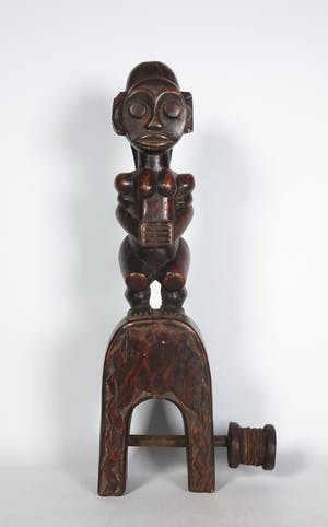 Fang - Houten katrol van een weefgetouw met vrouwenfiguur kopen? Bied vanaf 1!