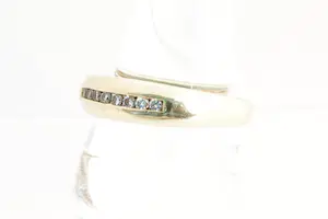 200- Massieve 14 krt geel-goud & diamanten rij- ring - gematteerde afwerking kopen? Bied vanaf 280!