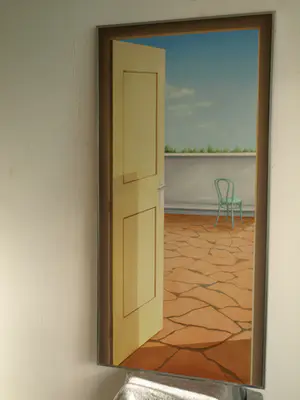 Kees Gerritse - Trompe-l'oeil : Open deur - olieverf op doek – 1974 – Ingelijst, 140 x 70 cm. kopen? Bied vanaf 400!