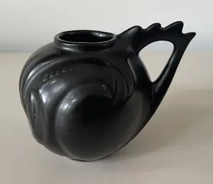 Willem Stuurman - Art Deco zwart platelen bolvaasje ontwerp Willem Stuurman kopen? Bied vanaf 35!