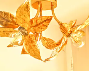 Willy Daro - Deckenlampe Messing vergoldet mit Blumenmuster für Massive 1970er Jahre kopen? Bied vanaf 300!