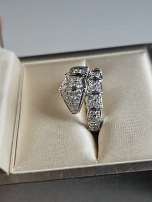 Cartier - 18K Gouden Diamanten Ring (±1,80 ct) – Serpenti Stijl Geïnspireerd op Bvlgari kopen? Bied vanaf 1750!