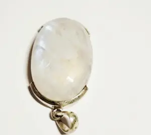 Nieuwe 925 zilveren hanger met prachtige regenboog maansteen kopen? Bied vanaf 65!