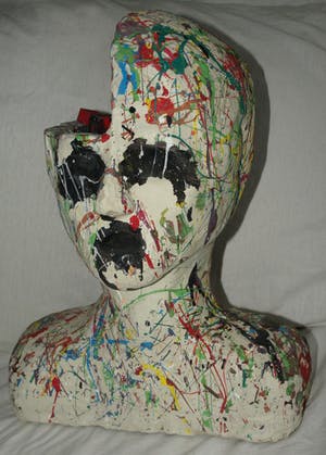 Niet of onleesbaar gesigneerd - Beeld van beton , ‘Hoofd met open schedelhelft’ - beschilderd kopen? Bied vanaf 1!