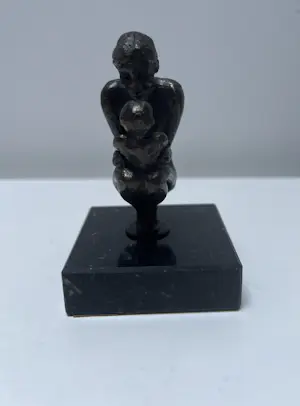 Corry Ammerlaan - Bronzen sculptuur | Moeder met baby kopen? Bied vanaf 20!