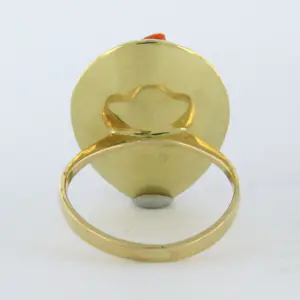 14k geelgouden ring bezet met bloemmotief geslepen koraal - 4.5 gram kopen? Bied vanaf 475!