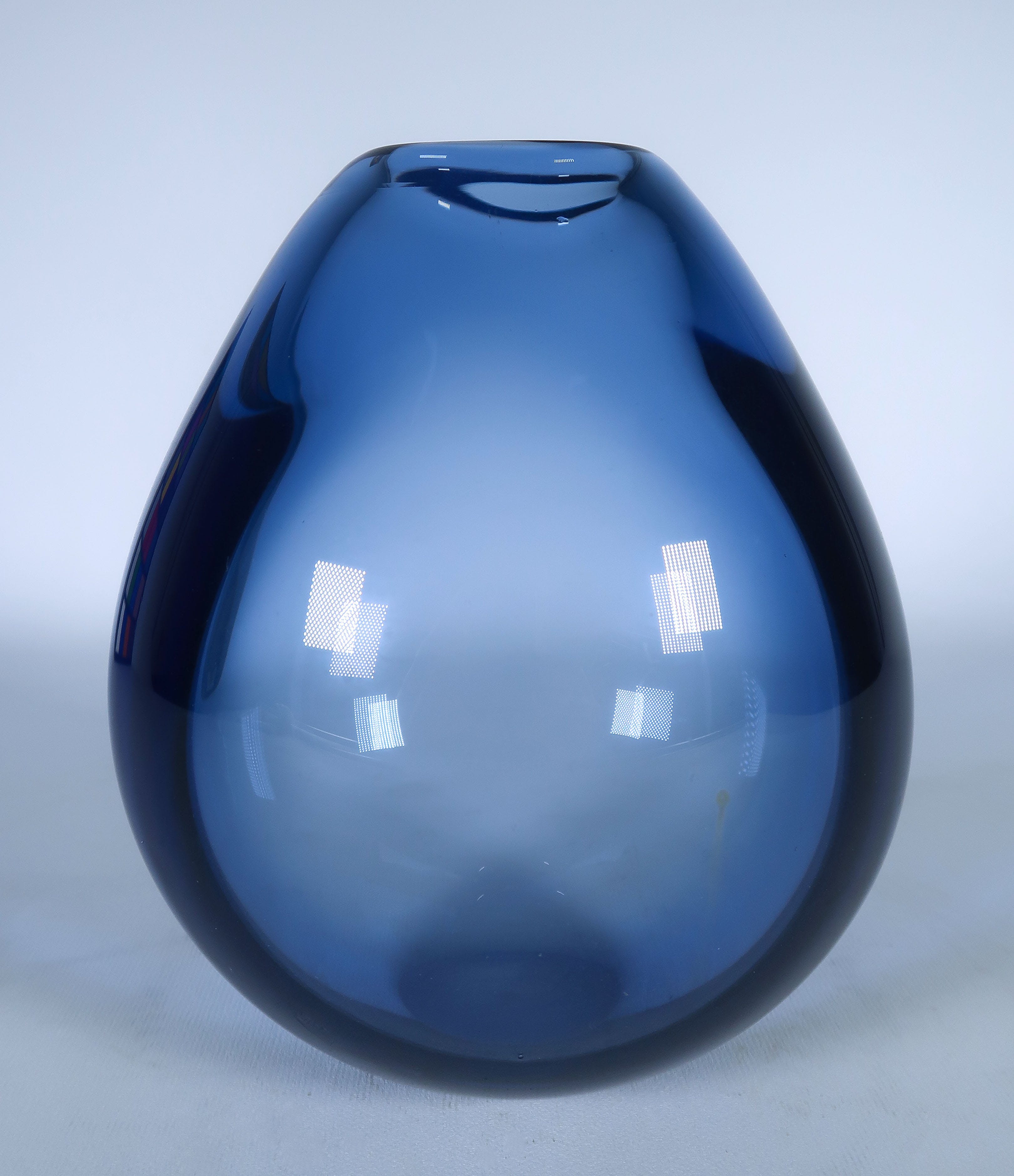 Per Lutken - Glas, Ovaal vaasje, uitgevoerd door Holmegaard verkocht voor € 40!
