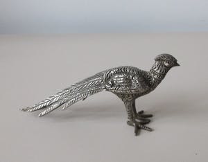 Curiosa - Vier metalen figuren van fazanten en pauwen kopen? Bied vanaf 1!