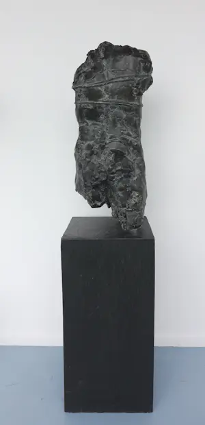 Kiny Copinga - Brons, Vrouwelijke torso in draad gewikkeld (Groot!) kopen? Bied vanaf 1400!