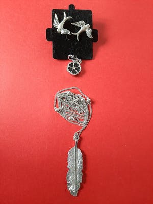 Curiosa - Keting met hanger en oorbelen kopen? Bied vanaf 1!