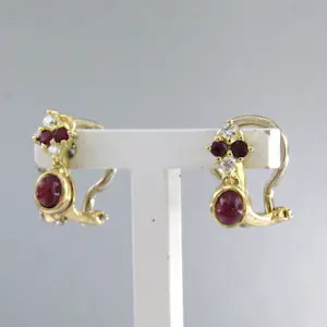 18k geel gouden oorhangers met robijn en briljant geslepen diamant tot.0.08ct kopen? Bied vanaf 510!