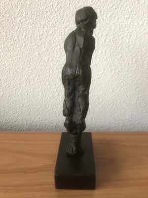 Brons (Onbekend) - Massief bronzen beeld van een kind verkocht voor € 35!