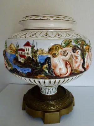 Real Fabbrica Capodimonte - Een mooie grote Italiaanse coupe op koperen voet. kopen? Bied vanaf 50!