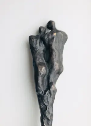 Elly du Clou-Bruggeman - Together Strong - Beeld Brons kopen? Bied vanaf 169!