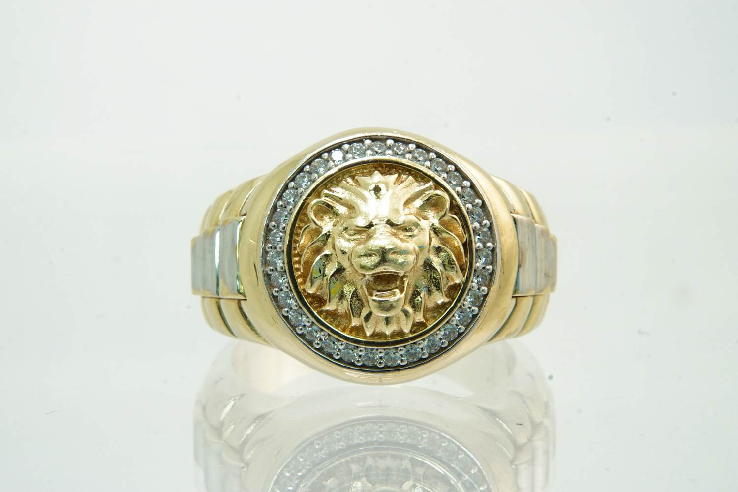 53 - Fraai gedetailleerde 14kt bi-color gouden Leeuwenkop ring kopen? Bied vanaf 370!
