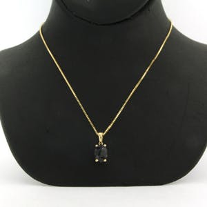 14K Goud - geelgouden solitairhanger met ovaal geslepen saffier 0.95 ct. aan collier kopen? Bied vanaf 145!